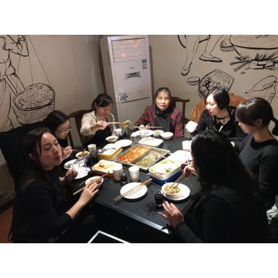 喝酒，巾帼不让须眉